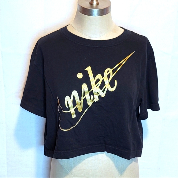 Nike 'The Nike Tee' Cropped Tee